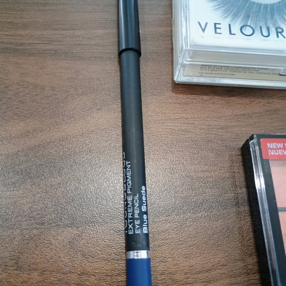 Eye Makeup Set w/ Lashes, 3 Blk Eyeliners, 1 Revlon Eyeshadow & 1 Blue Eyeliner - Picture 6 of 6